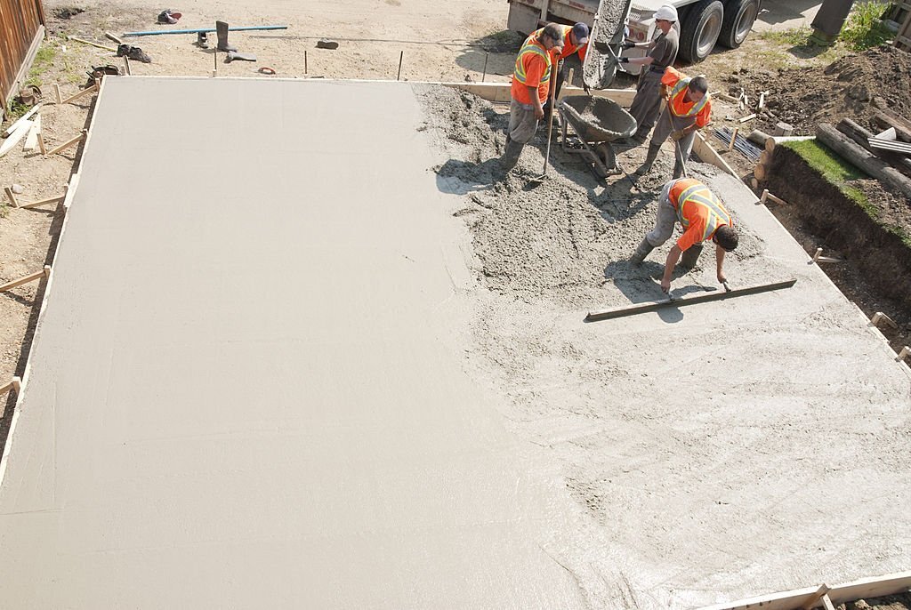 cement and concrete contractor making concrete driveways